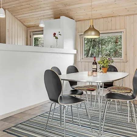 Strandvangen Ii Feriehus *